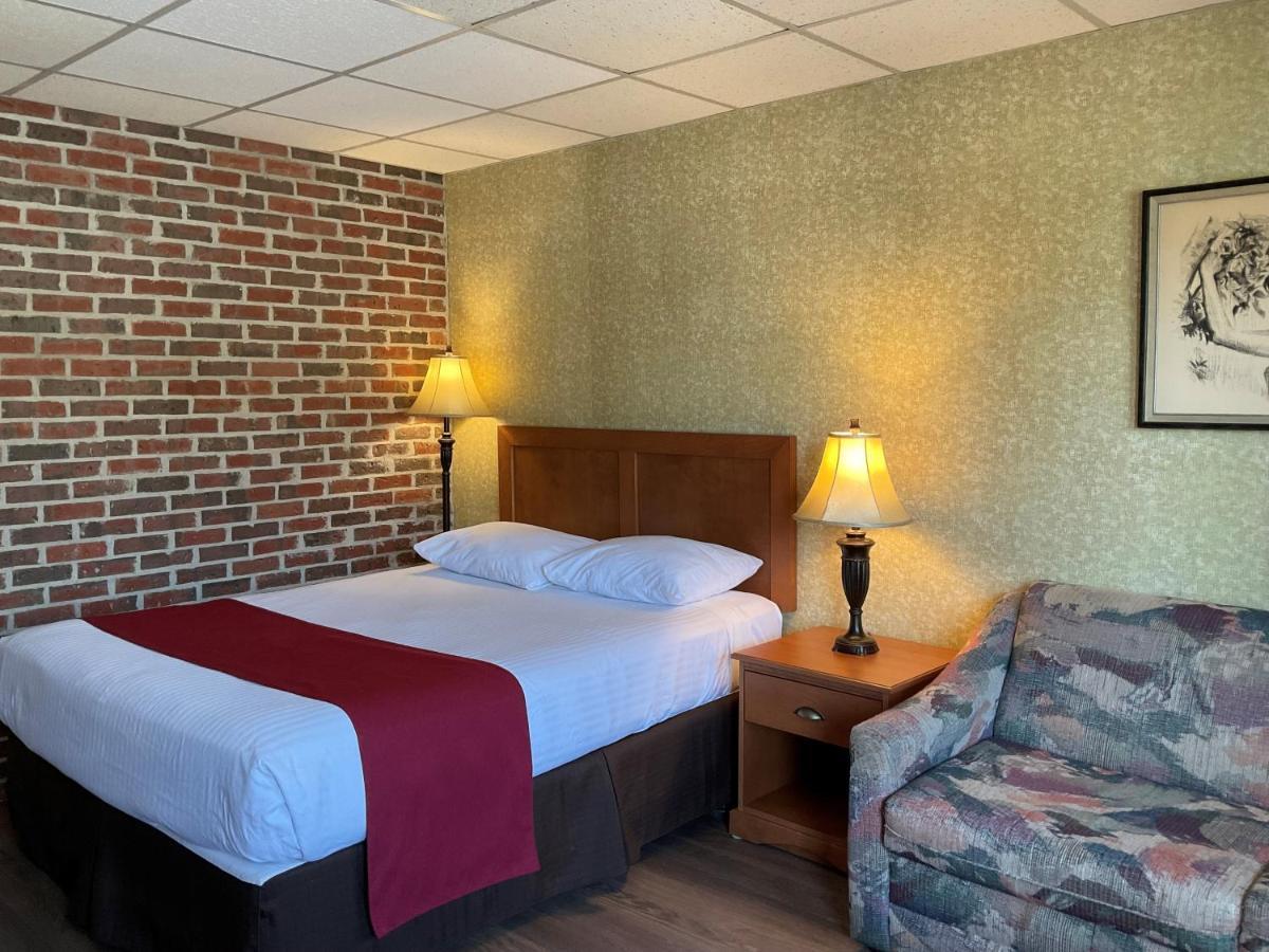 Motel & Hotel La Paysanne Σέρμπρουκ Εξωτερικό φωτογραφία