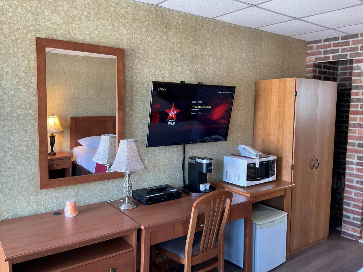 Motel & Hotel La Paysanne Σέρμπρουκ Εξωτερικό φωτογραφία