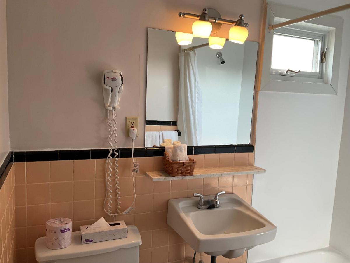 Motel & Hotel La Paysanne Σέρμπρουκ Εξωτερικό φωτογραφία