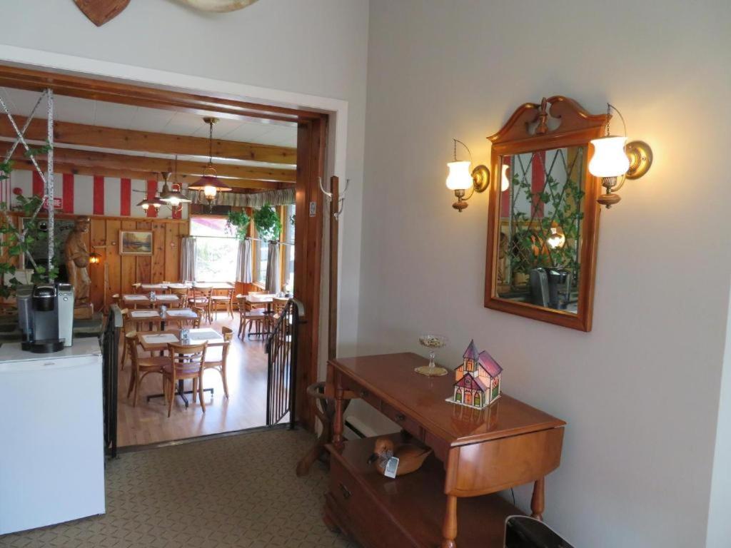 Motel & Hotel La Paysanne Σέρμπρουκ Εξωτερικό φωτογραφία