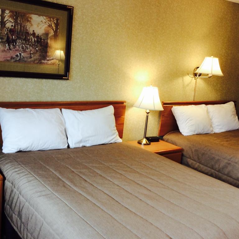 Motel & Hotel La Paysanne Σέρμπρουκ Εξωτερικό φωτογραφία