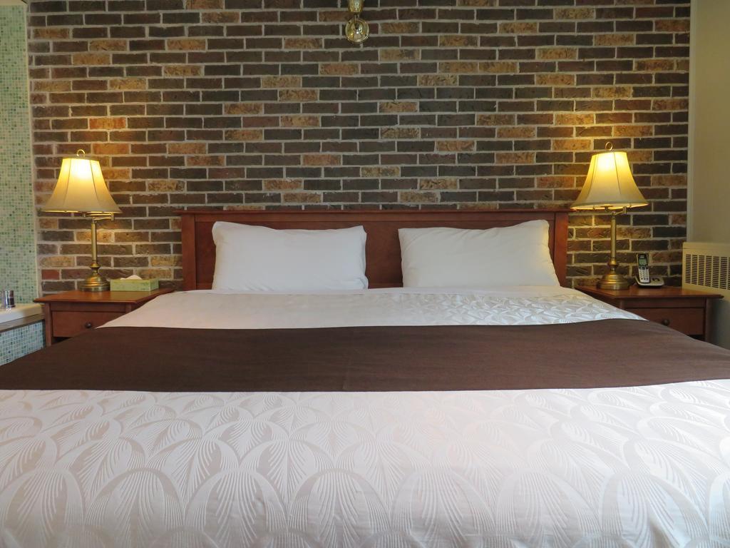 Motel & Hotel La Paysanne Σέρμπρουκ Εξωτερικό φωτογραφία