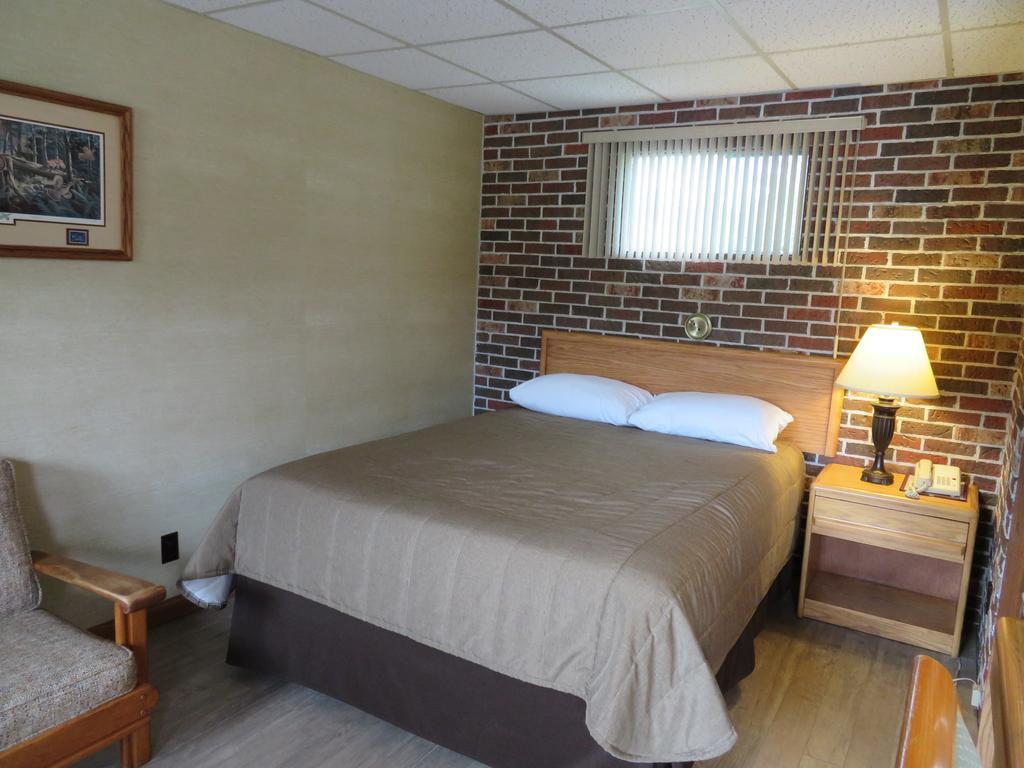 Motel & Hotel La Paysanne Σέρμπρουκ Εξωτερικό φωτογραφία