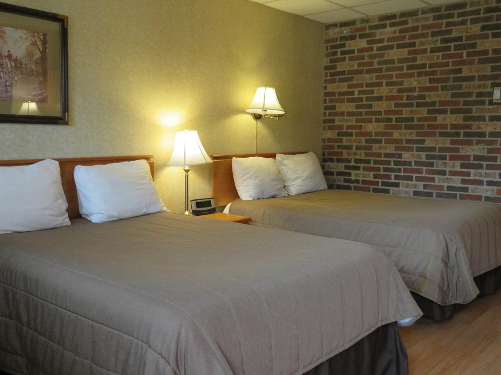 Motel & Hotel La Paysanne Σέρμπρουκ Εξωτερικό φωτογραφία