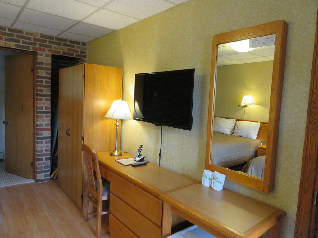 Motel & Hotel La Paysanne Σέρμπρουκ Εξωτερικό φωτογραφία