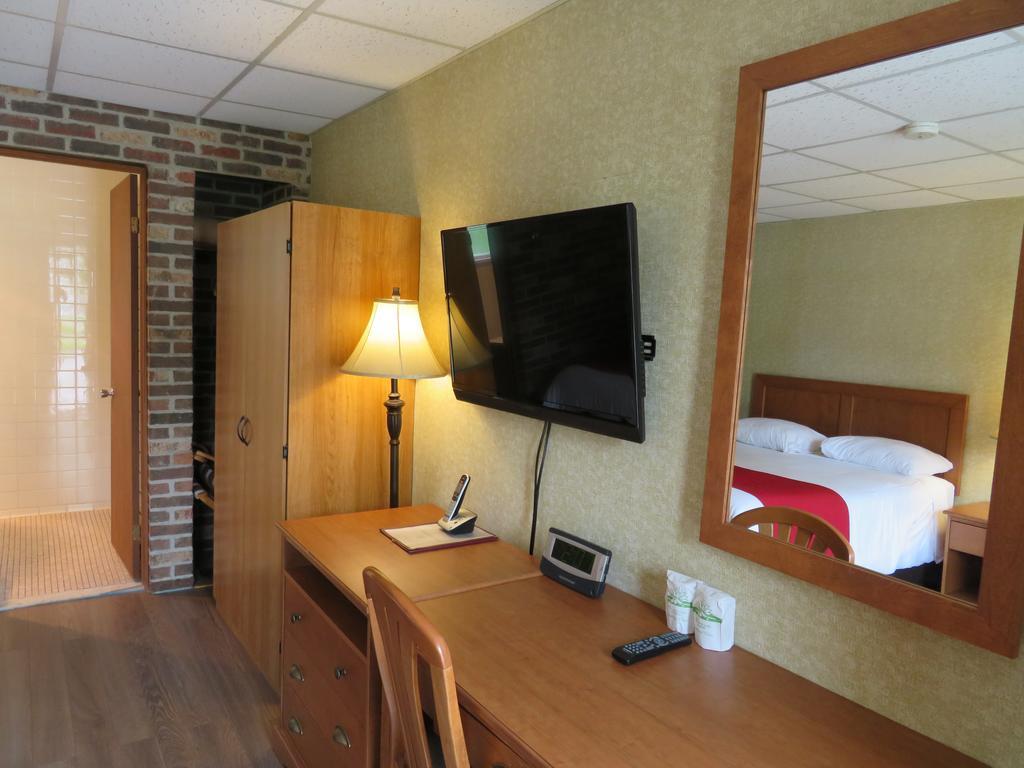 Motel & Hotel La Paysanne Σέρμπρουκ Εξωτερικό φωτογραφία