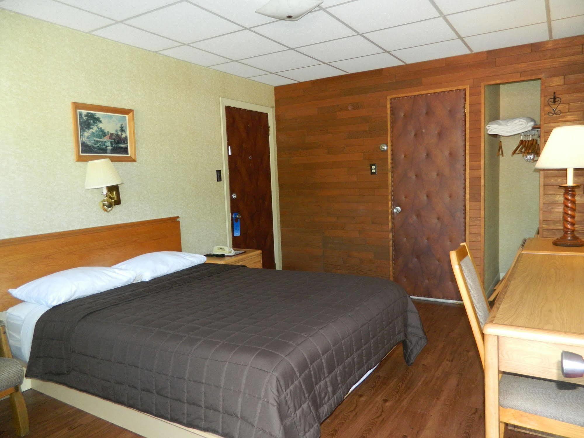 Motel & Hotel La Paysanne Σέρμπρουκ Εξωτερικό φωτογραφία