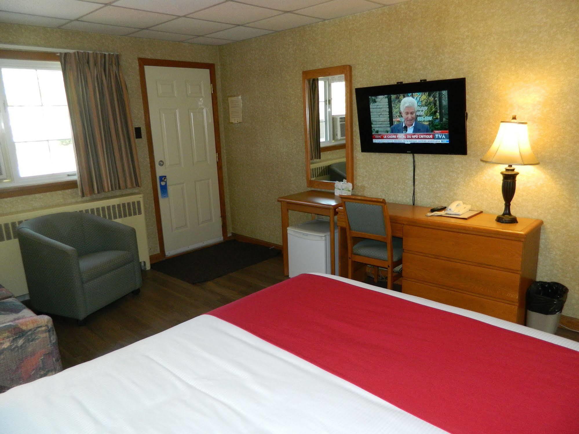 Motel & Hotel La Paysanne Σέρμπρουκ Εξωτερικό φωτογραφία