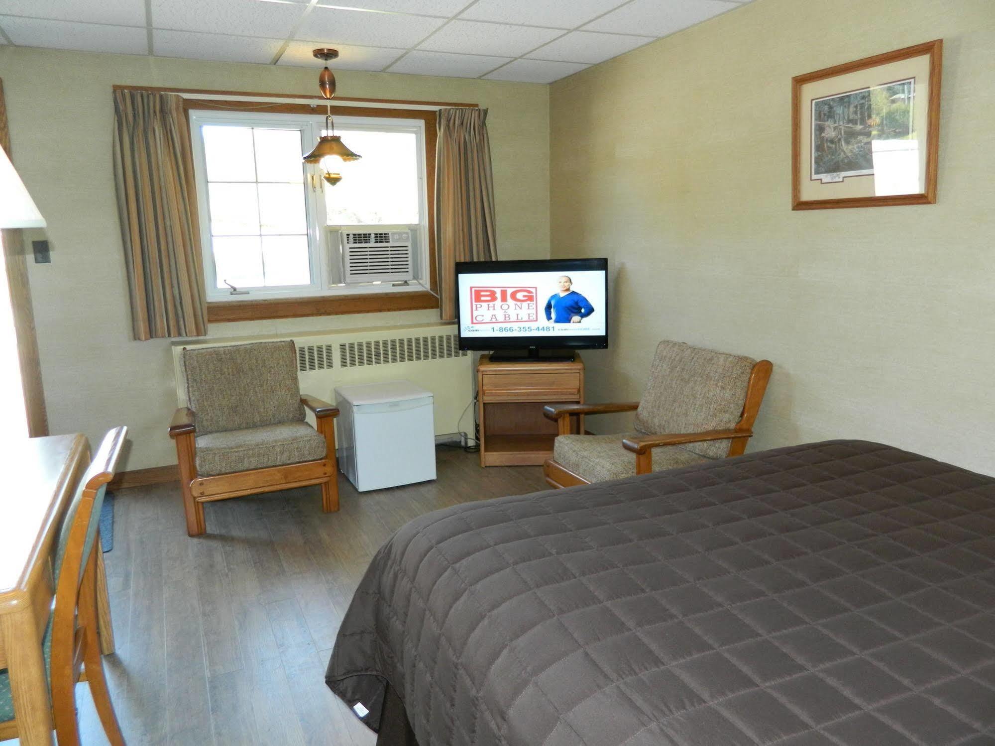 Motel & Hotel La Paysanne Σέρμπρουκ Εξωτερικό φωτογραφία