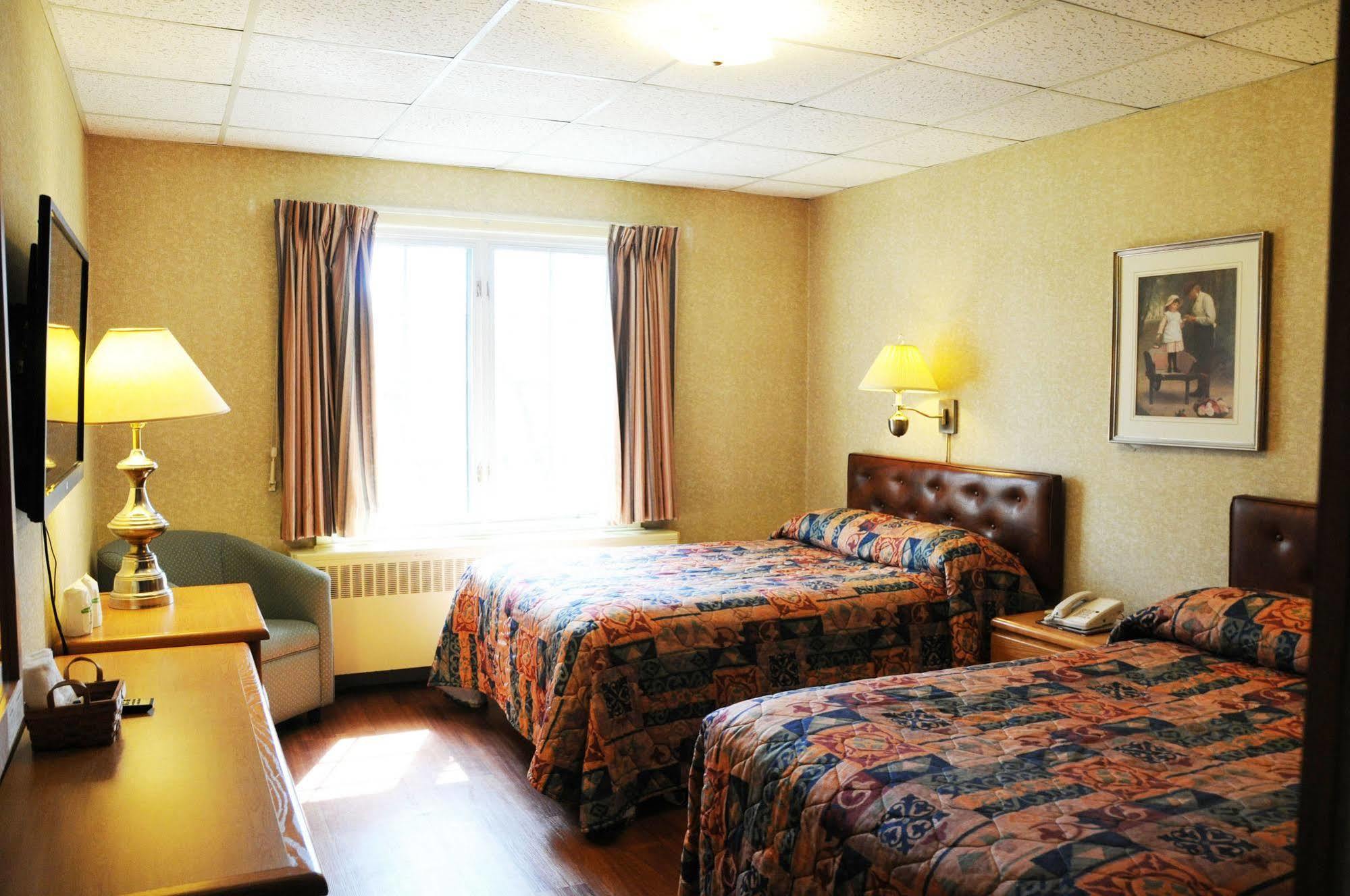 Motel & Hotel La Paysanne Σέρμπρουκ Εξωτερικό φωτογραφία